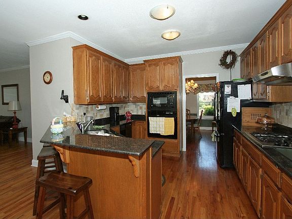 2nd image of 1000 S Tamarack Ave