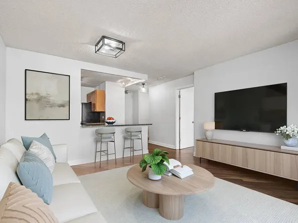 30 E Huron St, Chicago, IL