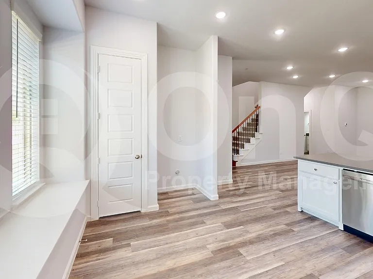 336 Buck Ridge Dr — Photo 6