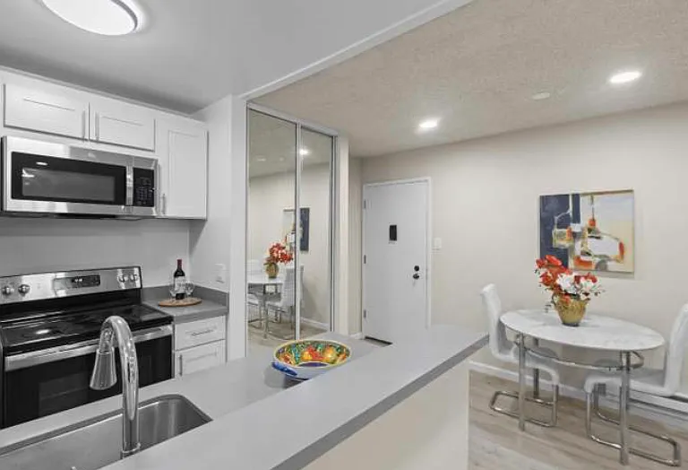 121 Piccadilly Pl #A — Photo 6