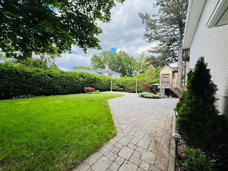 10 Greenyards Dr — Photo 46