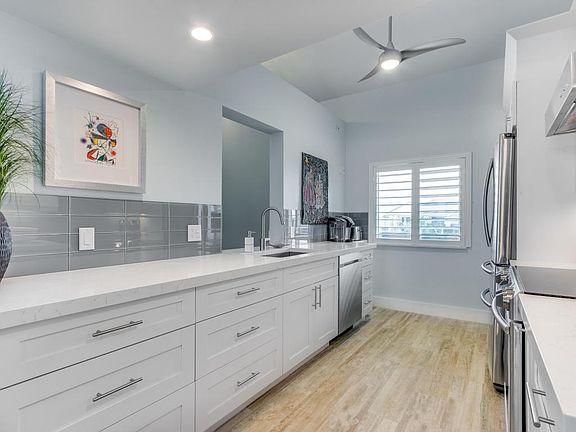2nd image of 1301 Seafarer Cir APT 506