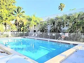 2 bed, 1.0 bath, 801 sqft, $2,200 — Photo 2