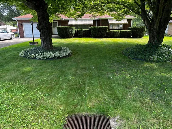 229 Meadowbrook Rd, Hermitage, PA 16148