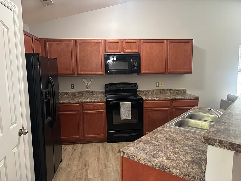 213 Molly Ct — Photo 6