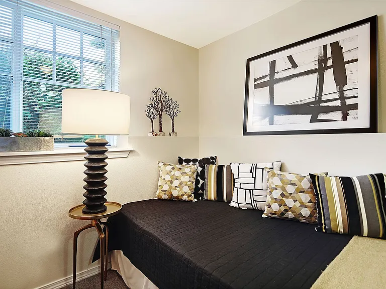 Convenient Apartments on Cap Hill! — Photo 16