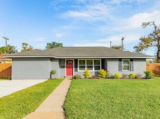 232 Birch St, Lake Jackson, TX 77566