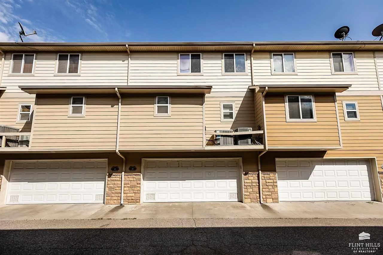 3 bed, 1823 sqft, $1,650 — Photo 3