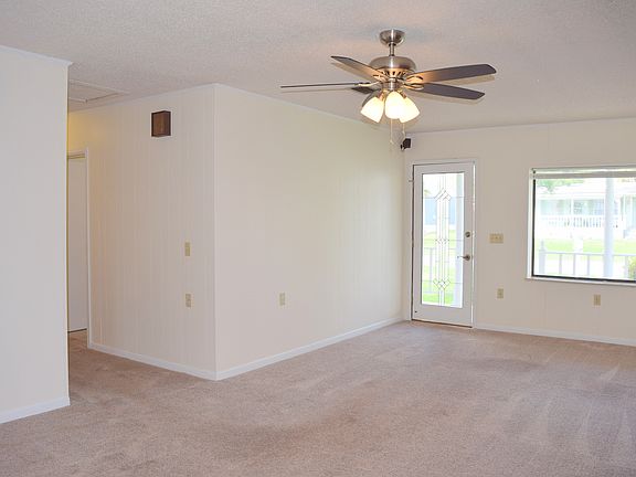 Living flows to bedrooms