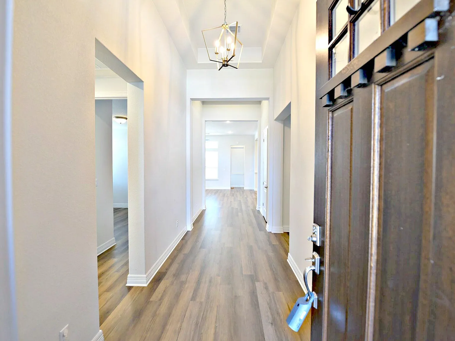 4 bed, 3.5 bath, 2882 sqft, $2,950 — Photo 2