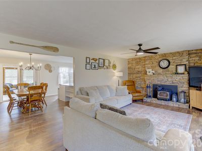 216 Castleton Ln, Hendersonville, NC, 28791