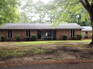 201 Farrar Dr, Fulton, MS 38843