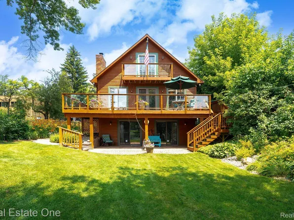 4423 Major Ave, Waterford, MI 48329