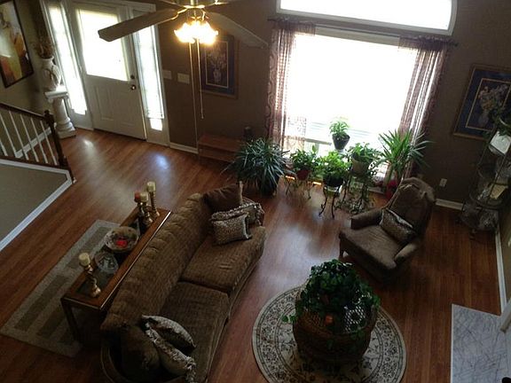 4th image of 270 Paris Dr