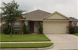 Adorable One Story Traditional in Heart of Pearland in the Cobblestone subdivision. NO MUD TAXES her