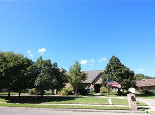 6026 Country Club Dr, Victoria, TX 77904