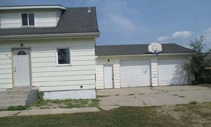 2nd image of 210 2nd St