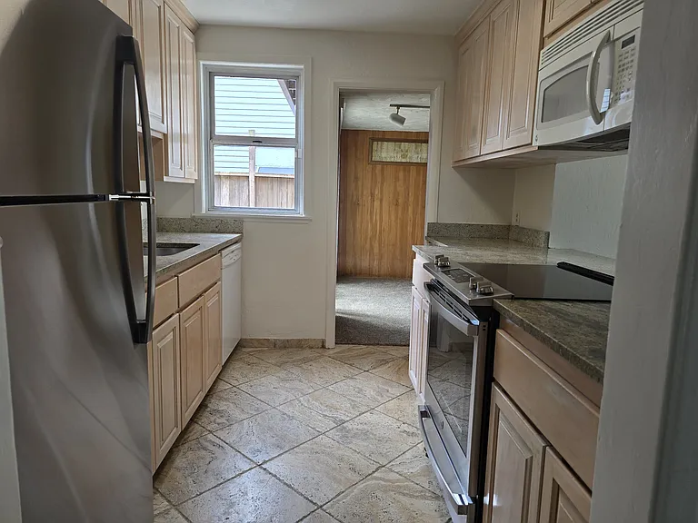 528 Larch Ave — Photo 9