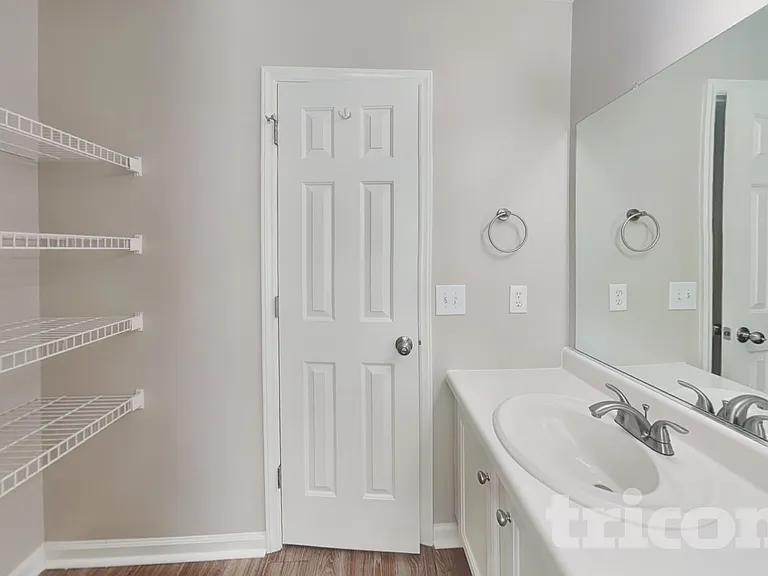 104 Roundtree Ct — Photo 9