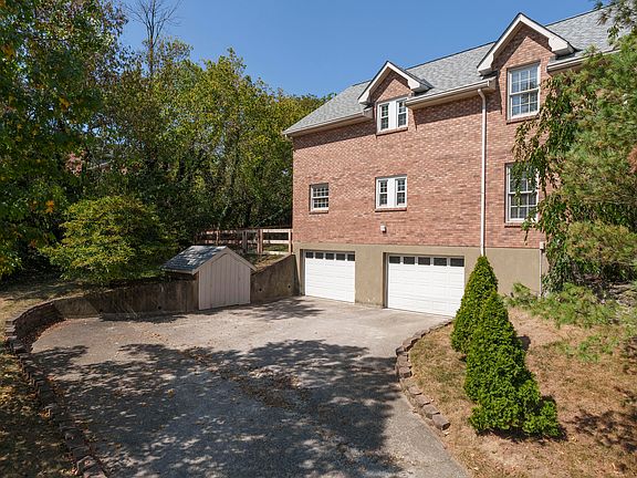 2nd image of 423 White Oak Dr