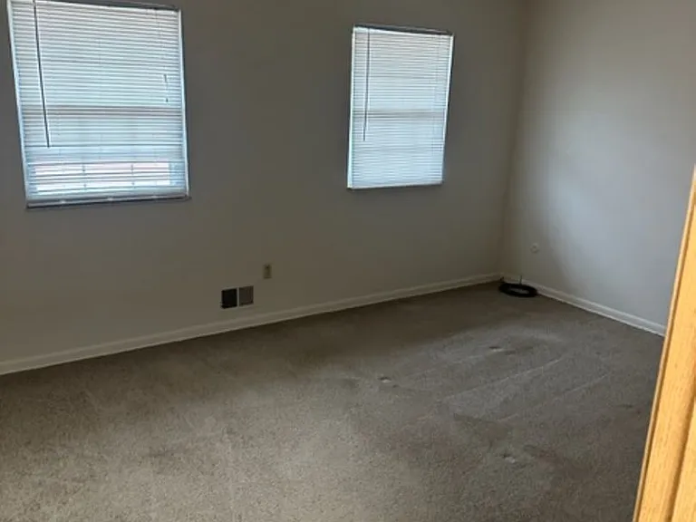655 Hillsdowne Rd — Photo 3