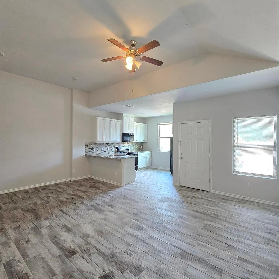 3 bed, 2.0 bath, 1100 sqft, $1,550 — Photo 3