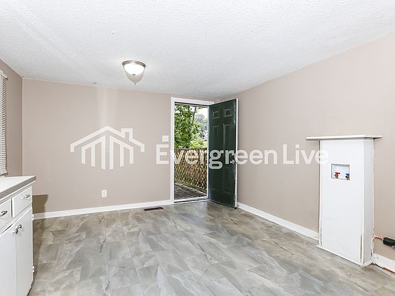 3rd image of 610 Church