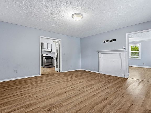 5th image of 426 Broad St
