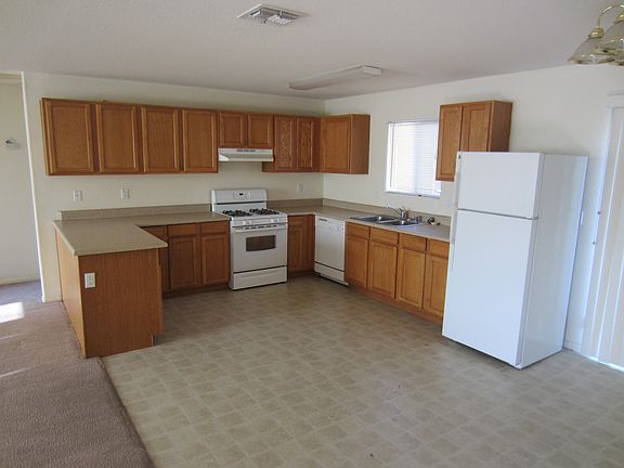 3rd image of 73484 El Paseo Dr APT B