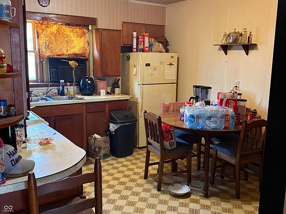 5th image of 4213 Main St