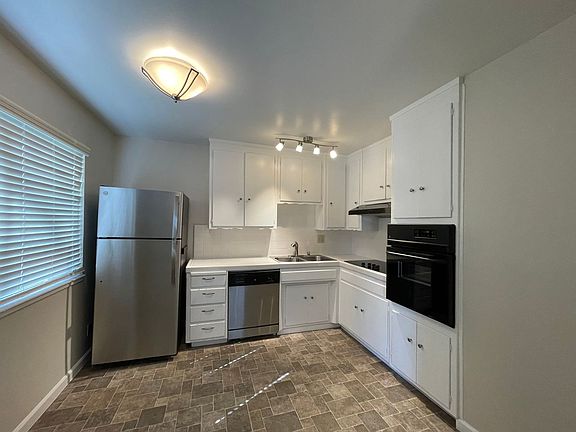 3rd image of 2321 G St APT 1