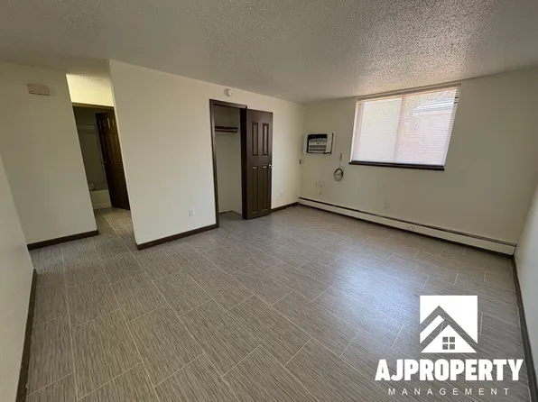 110 W 43rd St, 110 W 43rd St #4, Sioux Falls, SD 57105