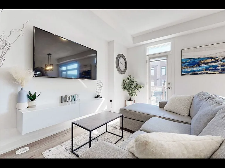 14 Hearne St E — Photo 5