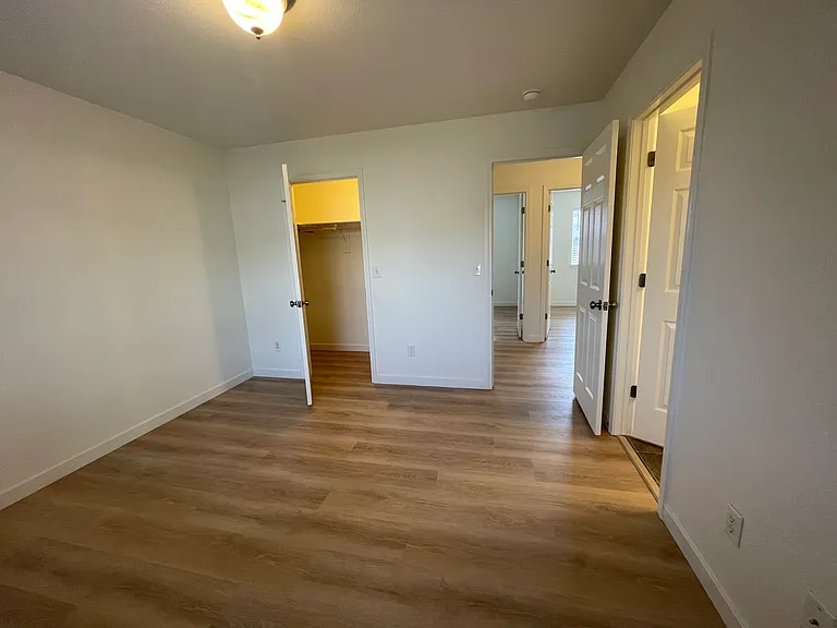 3144 S Virginia Ave — Photo 15