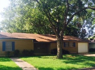 810 Nixon St, Lockhart, TX 78644
