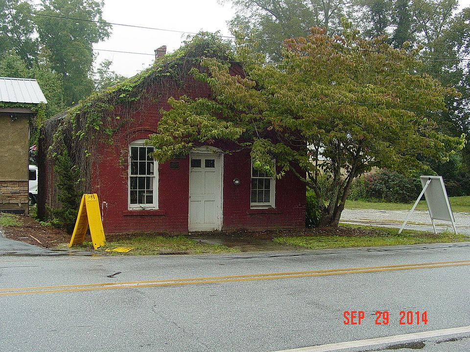 2nd image of 1040 Seven Islands Rd