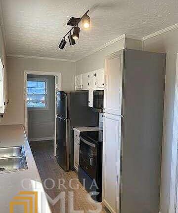 3rd image of 1023 Whispering Hills Dr