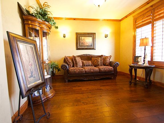 3rd image of 2139 N Banbury Ct