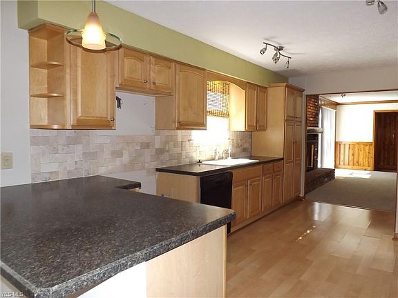 3rd image of 26185 Hickory Ln