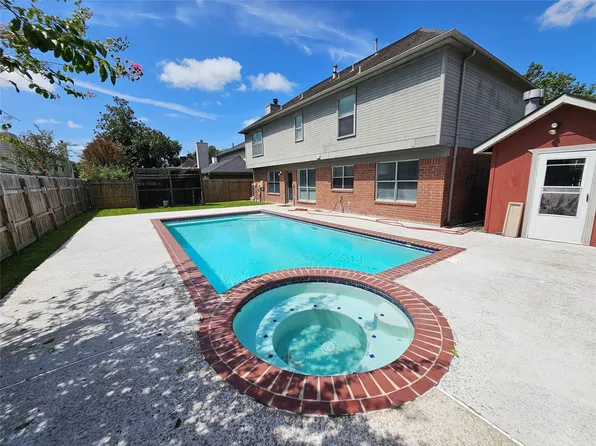 3901 Spring Garden Dr, Pearland, TX 77584