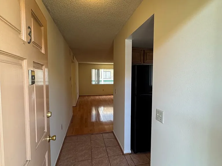 1004 E Garfield Ave — Photo 4
