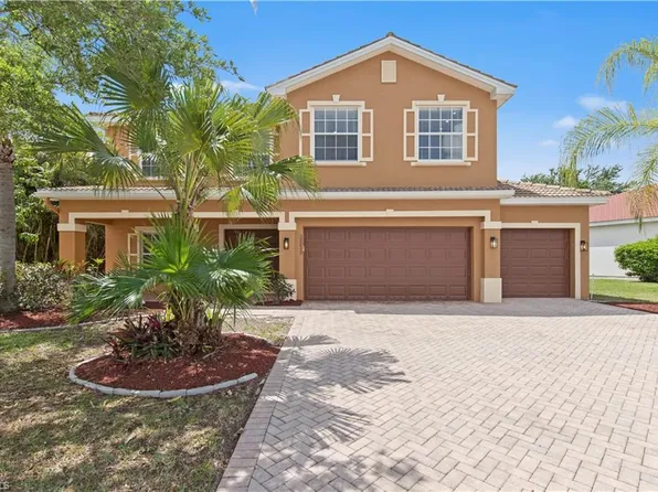 2859 Blossom Ct, Naples, FL 34120