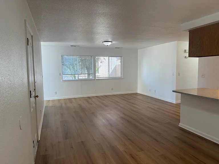 1365 Howard Ct — Photo 13
