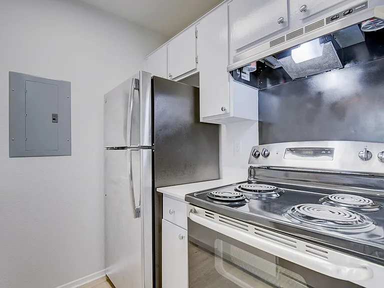 Moser Gardens Apartments — Photo 27