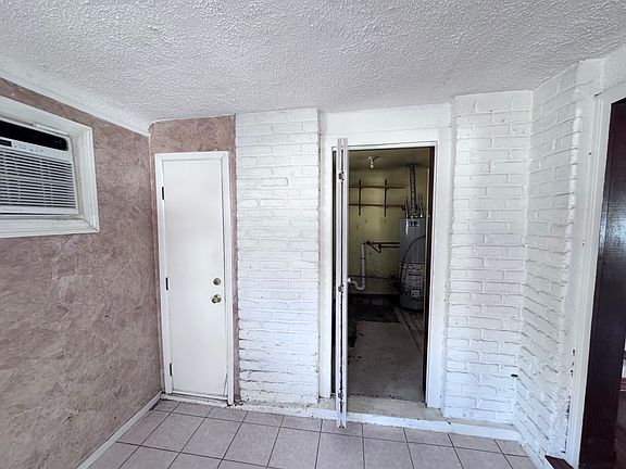 4th image of 4404 Ellen St