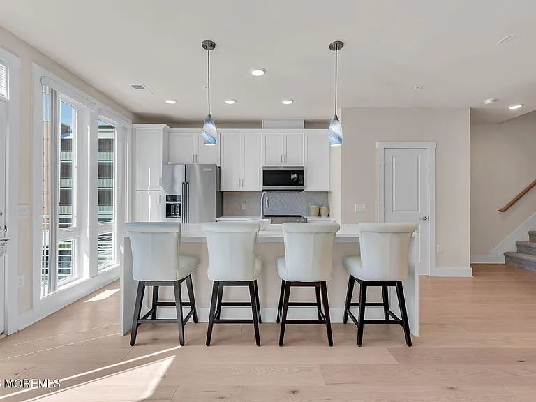 1403 N Kingsley St #210 — Photo 11