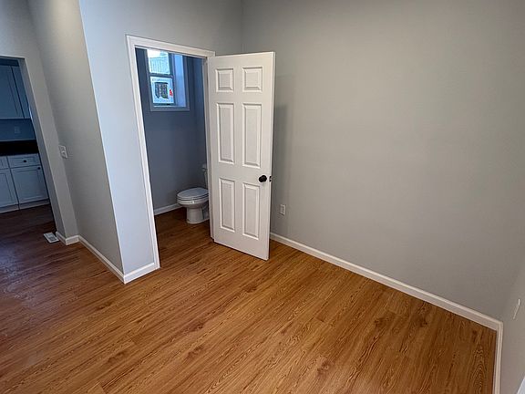 4th image of 1462 Zarker St