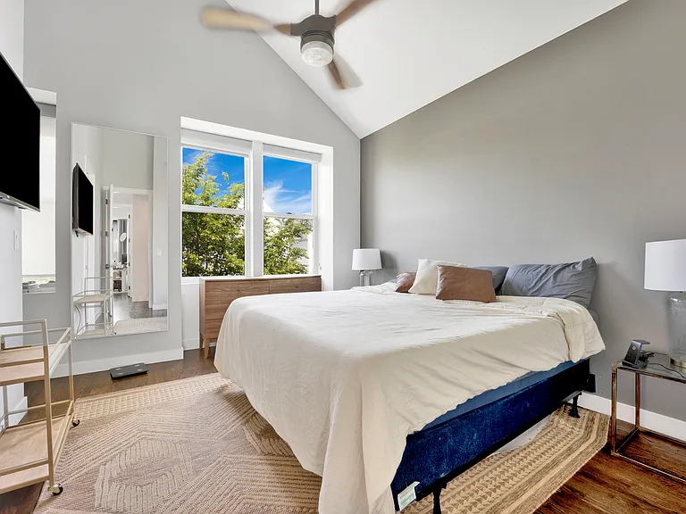 4415 W Waveland Ave — Photo 13