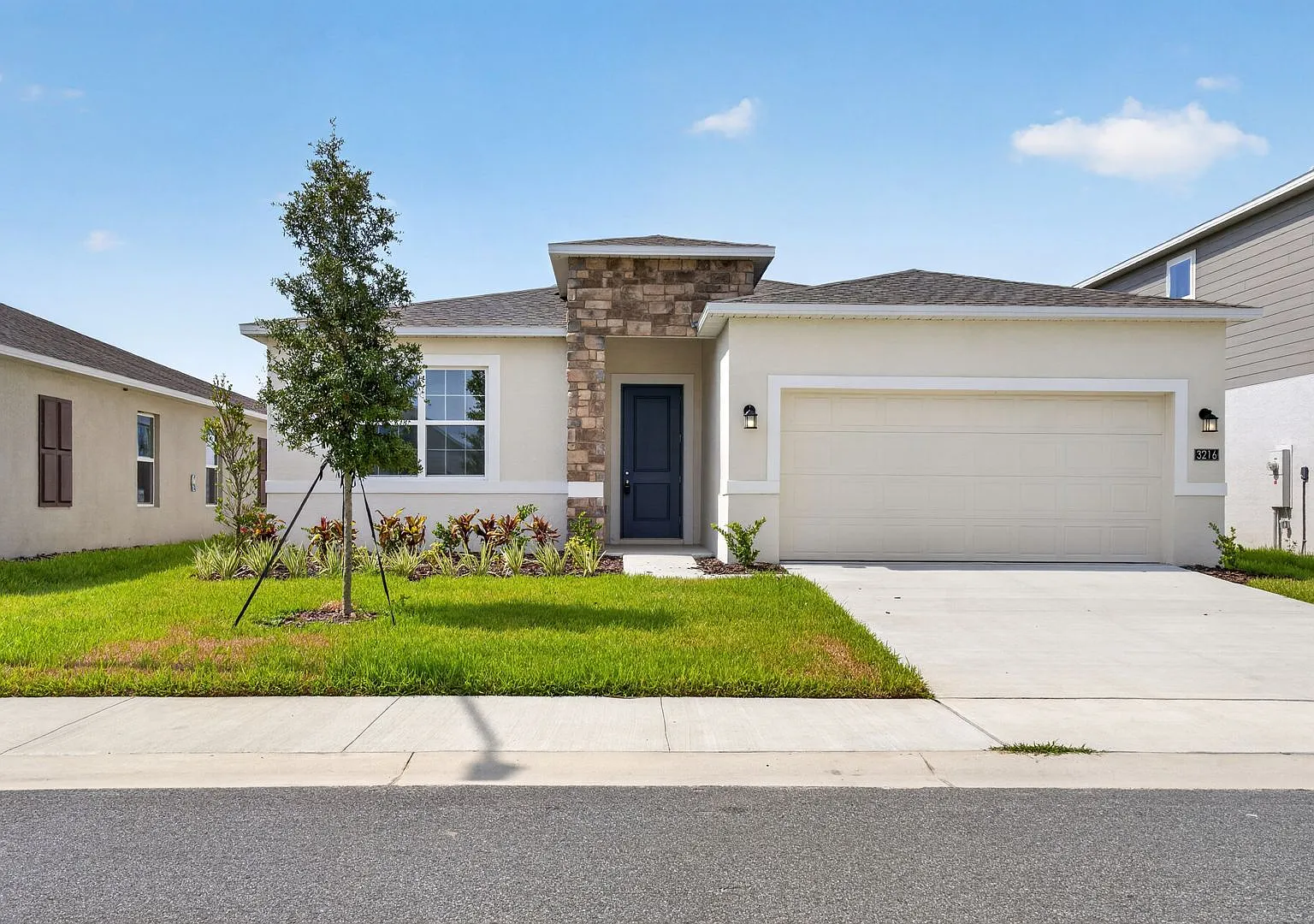 Stunning new construction 3/2 in Wynnstone Gated Community of Davenport. Available now! — Photo 1