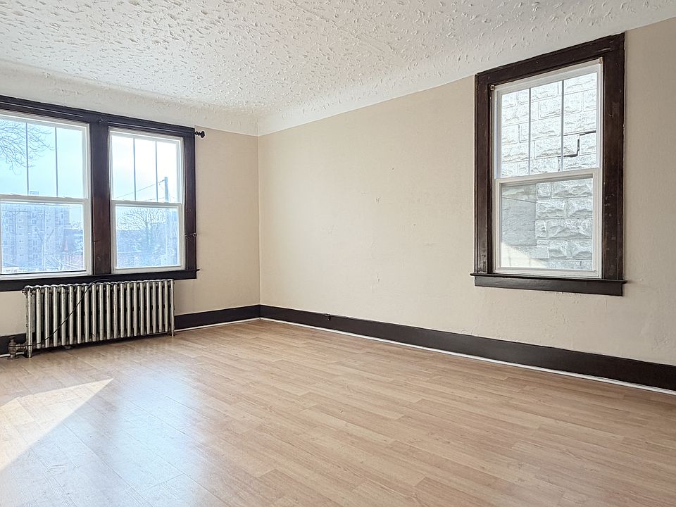 1st image of 524 Pitt St W Unit 303